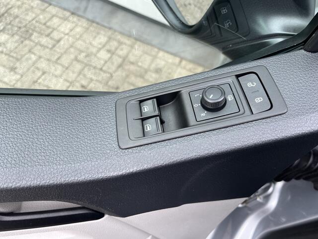 Volkswagen TRANSPORTER 2.0 TSI L2H1 Highline 2 schuifdeuren Airco Cruise controle Bluetooth Euro 6 Parkeerhulp voor en achter 2 Persoons