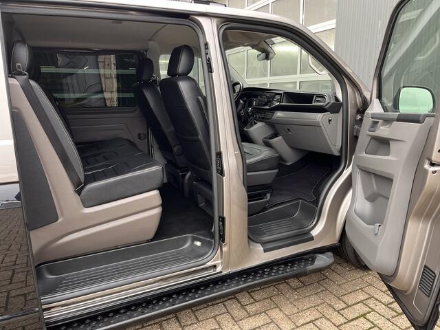 Volkswagen TRANSPORTER T6.1 2.0 TDI L2H1 200 pk DC 4 Motion Highline Bulli 2x elektrische schuifdeuren en achterklep 4x4 Leder Two-tone kleur Airco Cruise controle Trekhaak 2500kg Dealer onderhouden Vol!! Dubbele cabine 4WD BPM VRIJ