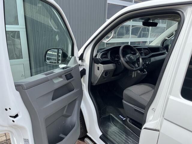 Volkswagen TRANSPORTER 2.0 TDI L2H1 DC 150pk Airco Cruise controle Trekhaak 2500kg trekgewicht Apple carplay Navigatiesysteem 5-Persoons Euro 6 Telefoonverbinding Dealer onderhouden