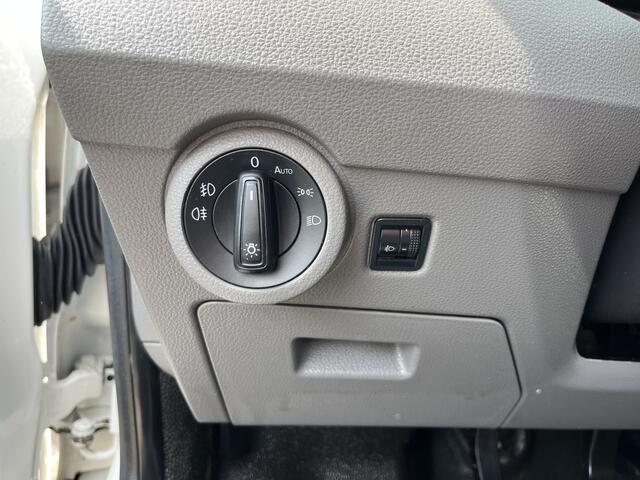 Volkswagen TRANSPORTER 2.0 TDI L2H1 DC 150pk Airco Cruise controle Trekhaak 2500kg trekgewicht Apple carplay Navigatiesysteem 5-Persoons Euro 6 Telefoonverbinding Dealer onderhouden