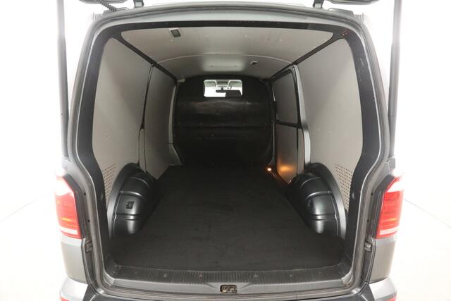 Volkswagen TRANSPORTER 2.0 TDI L1H1 Highline 204PK | Automaat | Airco | Cruise | Camera | 3 Zits | Carplay | Navi | Trekhaak