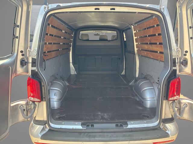 Volkswagen TRANSPORTER 2.0 TDI 150pk DSG L2H3 28 Bulli · Camera · Apple/Android Car Play · Trekhaak · Adaptive Cruise Control · Alarmklasse 3 · Navigatie · Elek. Inklapbare Spiegels ·