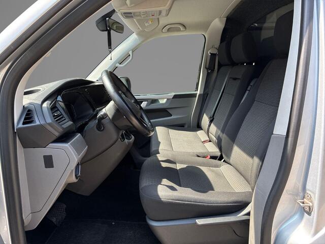 Volkswagen TRANSPORTER 2.0 TDI 150pk DSG L2H3 28 Bulli · Camera · Apple/Android Car Play · Trekhaak · Adaptive Cruise Control · Alarmklasse 3 · Navigatie · Elek. Inklapbare Spiegels ·