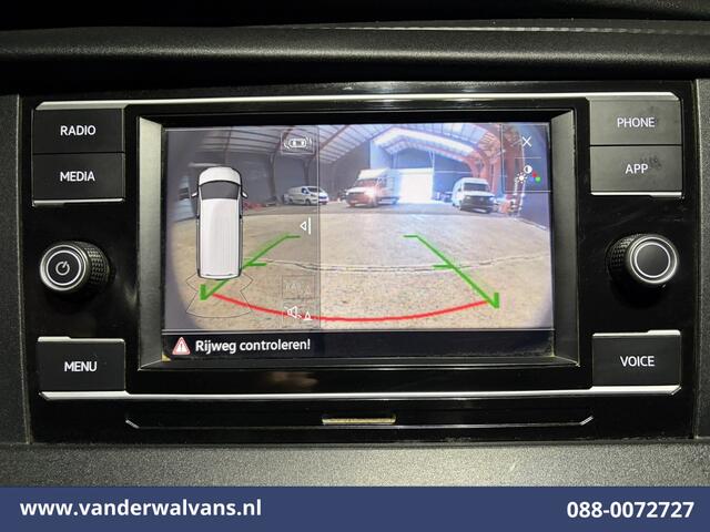 Volkswagen TRANSPORTER 2.0 TDI 150pk L2H1 Euro6 Airco | Camera | Apple Carplay | 2500kg Trekhaak | Cruisecontrol Android Auto, Parkeersensoren, Leder, Bijrijdersbank
