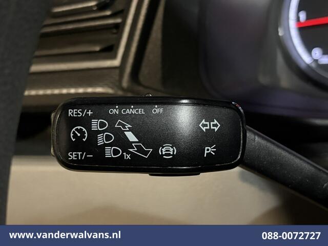 Volkswagen TRANSPORTER 2.0 TDI 150pk L2H1 Euro6 Airco | Camera | Apple Carplay | 2500kg Trekhaak | Cruisecontrol Android Auto, Parkeersensoren, Leder, Bijrijdersbank