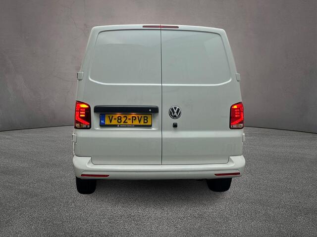 Volkswagen TRANSPORTER T6.1 2.0 TDI 150pk DSG L2 | Achterdeuren | Navi | BPM-vrij | Camera | Betimmering