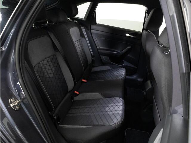 Volkswagen Taigo R-Line 1.5 TSI 150 PK DSG AUTOMAAT | Trekhaak | LED IQ | Stoelverwarming | Adaptieve Cruise Control | Navigatie |