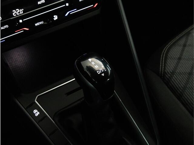 Volkswagen Taigo R-Line 1.5 TSI 150 PK DSG AUTOMAAT | Trekhaak | LED IQ | Stoelverwarming | Adaptieve Cruise Control | Navigatie |