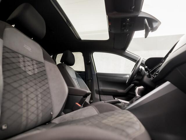 Volkswagen Taigo 1.0 TSI R-Line Sport Automaat (2X R-LINE, PANORAMADAK, APPLE CARPLAY, VIRTUAL COCKPIT, CAMERA, STOELVERWARMING, ALCANTARA, GETINT GLAS, IQ LIGHT, ADAPTIVE CRUISE, NIEUWSTAAT)