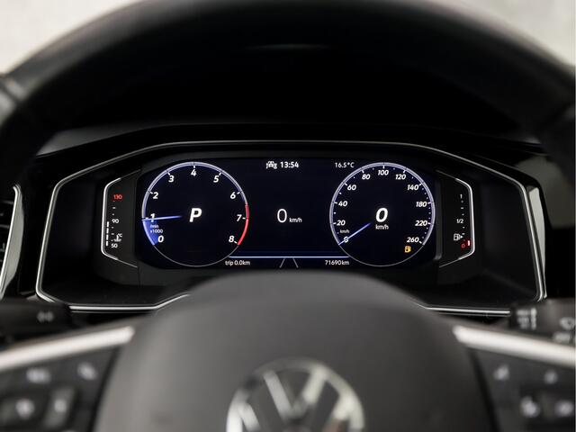 Volkswagen Taigo 1.0 TSI R-Line Sport Automaat (2X R-LINE, PANORAMADAK, APPLE CARPLAY, VIRTUAL COCKPIT, CAMERA, STOELVERWARMING, ALCANTARA, GETINT GLAS, IQ LIGHT, ADAPTIVE CRUISE, NIEUWSTAAT)