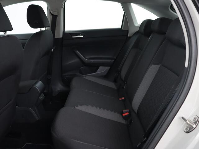 Volkswagen Taigo 1.0 TSI Life Business | Stoelverwarming | Trekhaak | Camera | Adaptive cruise | Navigatie | 17'' | Virtual Cockpit | Climate control | Bluetooth | Full LED | Parkeerhulp