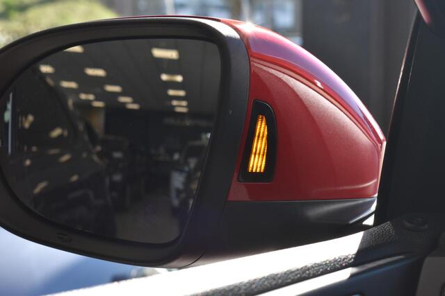 Volkswagen Taigo 1.0 TSI R-Line Business Automaat | 3X R-Line | IQ-Light | Trekhaak | BSM | Navi | Digitaal Dash | Stoelverwarming | 12 mnd BOVAG garantie | Whatsapp 06-53188999