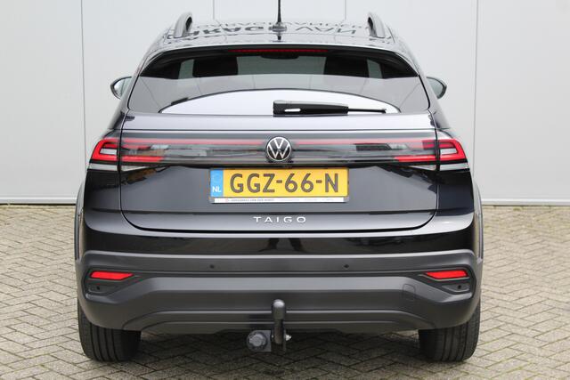 Volkswagen Taigo 1.0-96pk TSI Oranje Edition. Zeer nette en luxe hoogzitter, slechts 33.500km ! Airco, cruise cntrl adaptief, camera, pdc achter, trekhaak, LED verlichting, Apple Carplay/Android auto, bluetooth telefoonvoorb., digitaal dashboard etc.