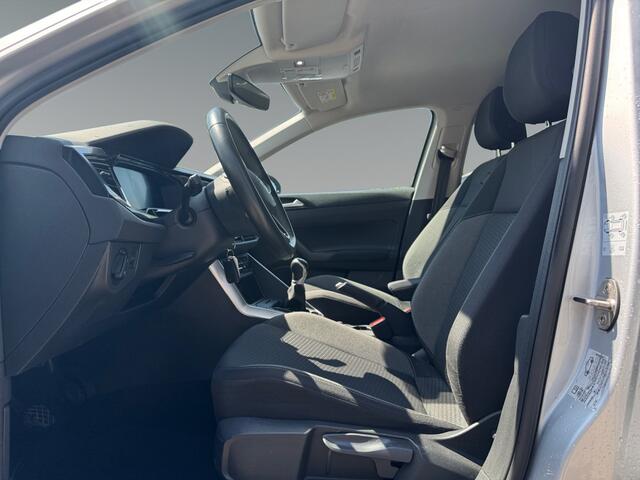 Volkswagen Taigo 1.0 95pk TSI Life 'Navigatiesysteem 'Discover Media' | Parkeersensoren vóór en achter | Adaptive Cruise Control