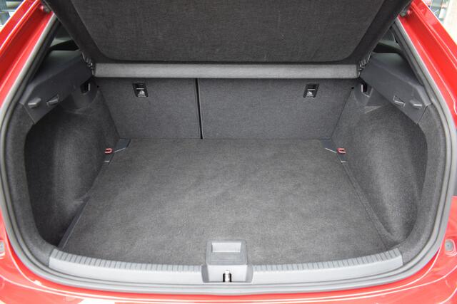 Volkswagen Taigo 1.0 TSI R-Line | Trekhaak | Panoramdak | Stoelverwarming | Adaptieve Cruise Control |