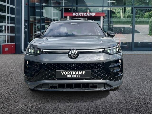 Volkswagen Tayron 1.5 TSI R-LINE E-HYBRID 272 PK LEDER/PANO-DAK/360-CAMERA/HenK/TRE