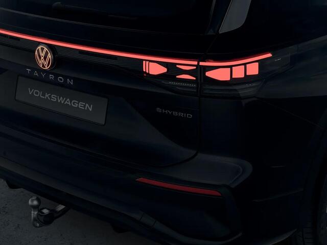 Volkswagen Tayron 1.5 eHybrid 204 Pk Automaat Life Edition | Trekhaak | 17 Inch | LED Matrix | Privacy Glass | 360 Camera | Stoelverwarming | 1.356 Km!!