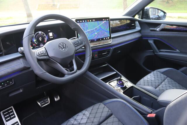 Volkswagen Tayron 1.5 eHybrid 272PK R-Line Black Style IQ.Light/Pano/Keyless/Camera/DCC/ACC/Dodehoek/20"/Trekhaak
