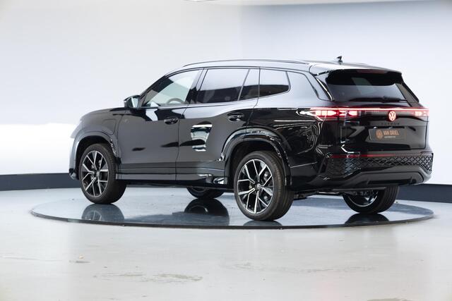 Volkswagen Tayron 1.5 eHybrid R-Line Edition | Black Style | Trekhaak | Panoramadak | 20 inch |