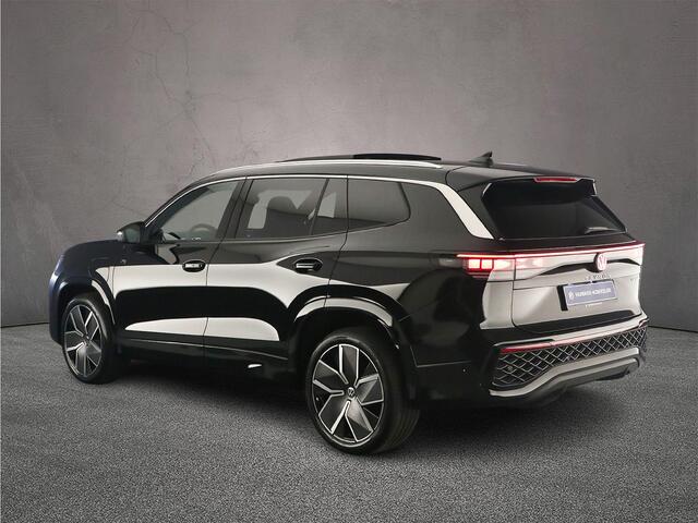 Volkswagen Tayron R-Line Edition 1.5 TSI eHybrid 272pk DSG Automaat Trekhaak, Panoramadak, Adaptive cruise control, Elektrische achterklep, Achteruitrijcamera