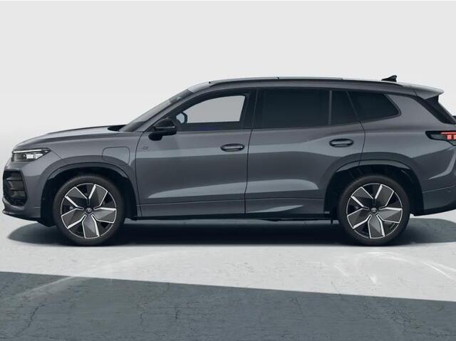 Volkswagen Tayron 1.5 eHybrid 272 Pk Automaat R-Line Edition | Black Style | Panoramadak | Trekhaak | 20 Inch | Full LED | 360 Camera