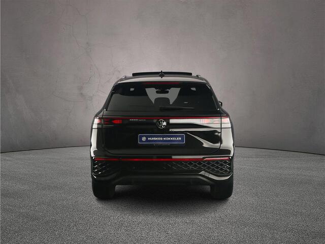 Volkswagen Tayron R-Line Edition 1.5 TSI eHybrid 272pk DSG Automaat Trekhaak, Panoramadak, Black Style, Adaptive cruise control, Elektrische achterklep, 360 camera