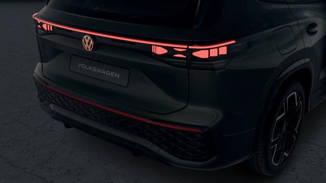 Volkswagen Tayron R-Line Edition | 'App-Connect' draadloze smartphone integratie | Automatische afstandsregeling (Adaptive Cruise Control) | Black Style Pakket