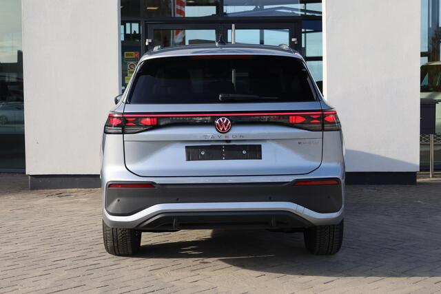 Volkswagen Tayron 1.5 eHybrid Life Edition 150KW/204PK, Snelladen 40KW mogelijk, 60 mnd 100.000km garantie, 18" LMV All season, wegklapbare trekhaak, stoelverwarming, DCC, adaptief onderstel, privacy glas, chrome dakrail, camera, side assist, ACC 3 zone climatronic, park a