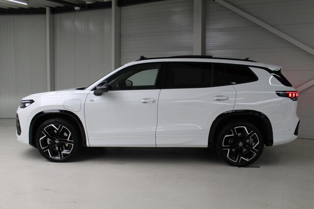 Volkswagen Tayron 1.5 eHybrid 272 PK R-Line Blackstyle Panoramadak | Leder | Trekhaak | HUD | Matrix Led | Harman Kardon