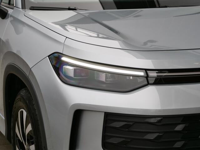 Volkswagen Tayron 1.5 eTSI Life Edition 7 persoons 150 Pk Automaat Apple Carplay / DAB / Camera / Stoelverwarming / Pano-dak