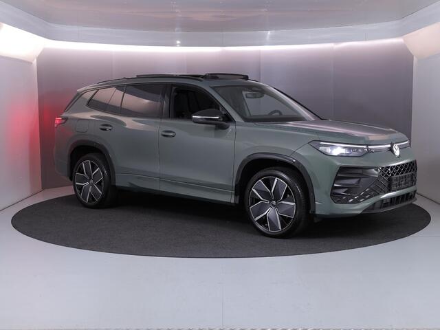 Volkswagen Tayron 1.5 eHybrid R-Line Edition 272 pk Automaat (DSG) | Navigatie | Panoramadak | Parkeersensoren (Park assist) | Achteruitrijcamera | Black Style pakket | R-Line |