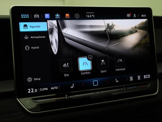 Volkswagen Tayron 1.5eHybrid 200kW/272PK R-Line DSG · Panoramadak · Harman Kardon sound · Camera + Parkeersensoren · Garantie t/m 06-06-2029 of 100000km