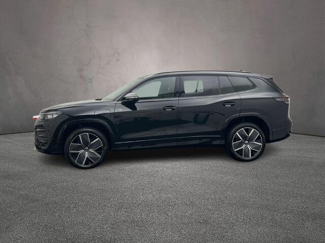 Volkswagen Tayron R-Line Edition 1.5 TSI eHybrid 272pk DSG Automaat Trekhaak, Panoramadak, Adaptive cruise control, Black style, Navigatie, Elektrische achterklep, LED matrix koplampen