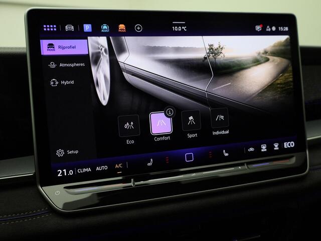 Volkswagen Tayron 1.5eHybrid 200kW/272PK R-Line · Panoramadak · 360°Camera + Parkeersensoren · Massagefunctie · Garantie t/m 08-12-2030 of 100000km