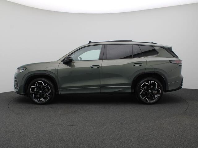 Volkswagen Tayron 1.5 eHybrid R-Line Edition 272PK DSG Pano-Schuifdak, Trekhaak, 20" LM Velgen, Leder, Memorystoel, Stoelverwarming & Koeling, Head-Up Display, 360gr. Camera, Harman Kardon Audio, Navi