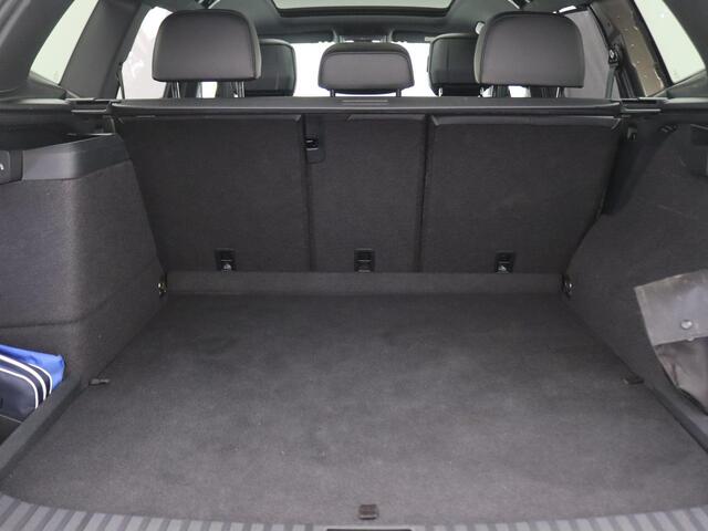 Volkswagen Tayron 1.5 eHybrid R-Line Edition 272PK DSG Pano-Schuifdak, Trekhaak, 20" LM Velgen, Leder, Memorystoel, Stoelverwarming & Koeling, Head-Up Display, 360gr. Camera, Harman Kardon Audio, Navi