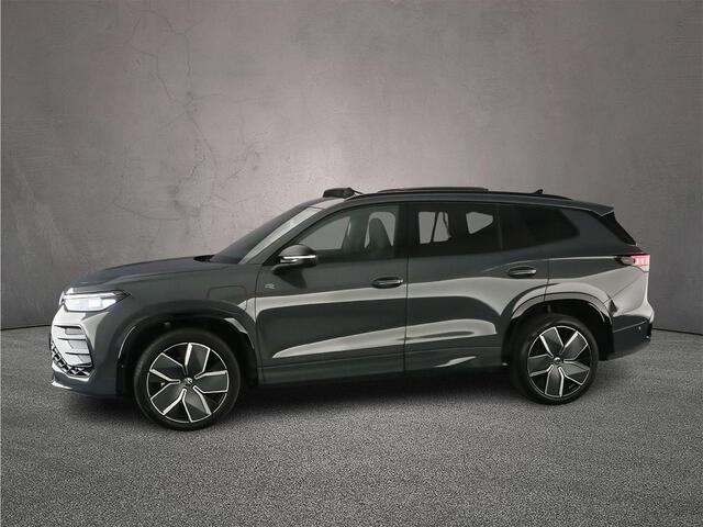 Volkswagen Tayron R-Line Edition 1.5 TSI eHybrid 272pk DSG Automaat Trekhaak, Black style, Panoramadak, Adaptive cruise control, Elektrische achterklep, 360 camera, Achteruitrijcamera