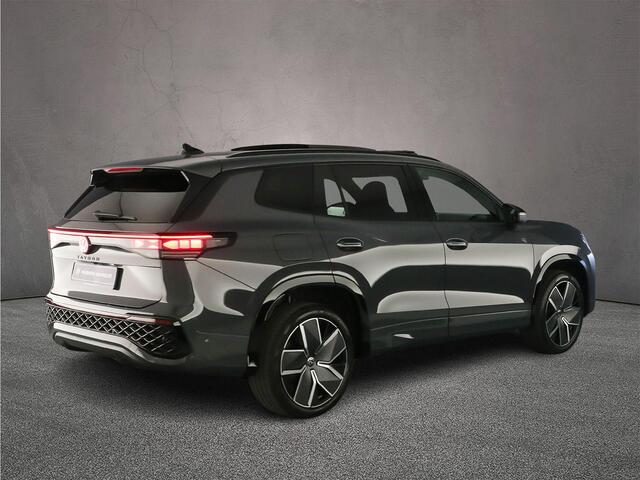 Volkswagen Tayron R-Line Edition 1.5 TSI eHybrid 272pk DSG Automaat Trekhaak, Black style, Panoramadak, Adaptive cruise control, Elektrische achterklep, 360 camera, Achteruitrijcamera