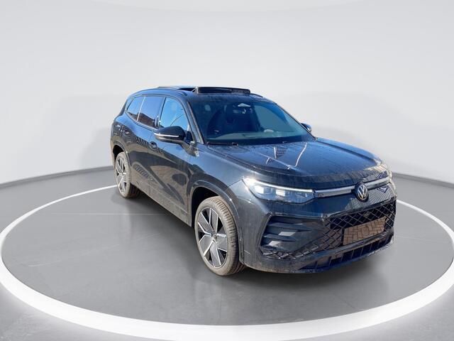 Volkswagen Tayron 1.5 eHybrid/272PK R-Line Edition Panoramadak · Navigatie · 360° Camera + Parkeersensoren · Garantie t/m 03-03-2030 of 100.000km