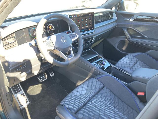 Volkswagen Tayron 1.5 eHybrid/272PK R-Line Edition Panoramadak · Apple/Android Car Play · Camera + Parkeersensoren · Garantie t/m 30-12-2030 of 100.000km