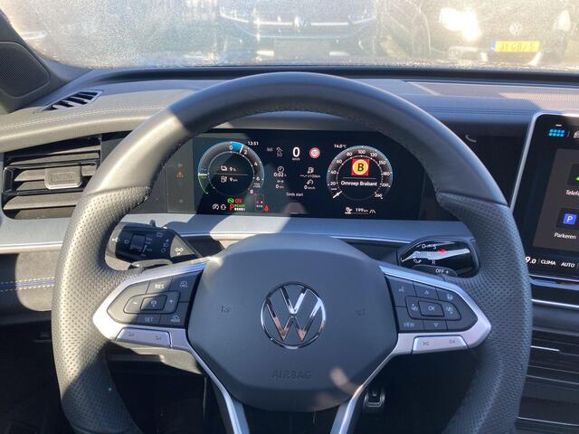 Volkswagen Tayron 1.5 eHybrid/272PK R-Line Edition Panoramadak · Apple/Android Car Play · Camera + Parkeersensoren · Garantie t/m 30-12-2030 of 100.000km