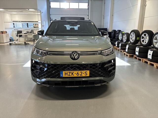 Volkswagen Tayron 1.5 eHybrid 272pk DSG R-Line Edition · Panoramadak · 360 Camera · Inklap. Trekhaak · Matrix LED · Stuur- & Stoelverwarming · Keyless · Garantie t/m 04-08-2029 of 100.000km