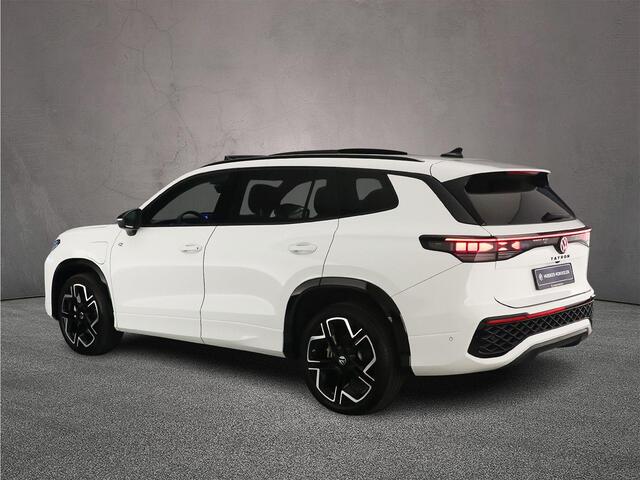 Volkswagen Tayron R-Line Edition 1.5 TSI eHybrid 272pk DSG Automaat Trekhaak, Harman Kardon audio, Panoramadak, Black style, Navigatie, Adaptive cruise control