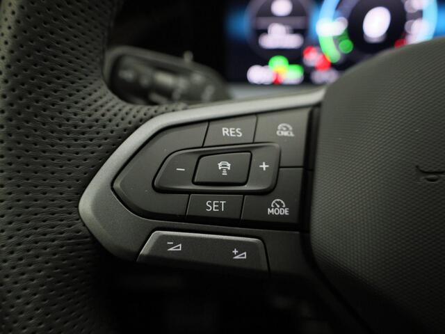 Volkswagen Tayron 1.5 eHybrid 272pk R-Line Edition DSG · Panoramadak · Apple/Android · Camera + Parkeersensoren · Garantie t/m 29-12-2030 of 100000km