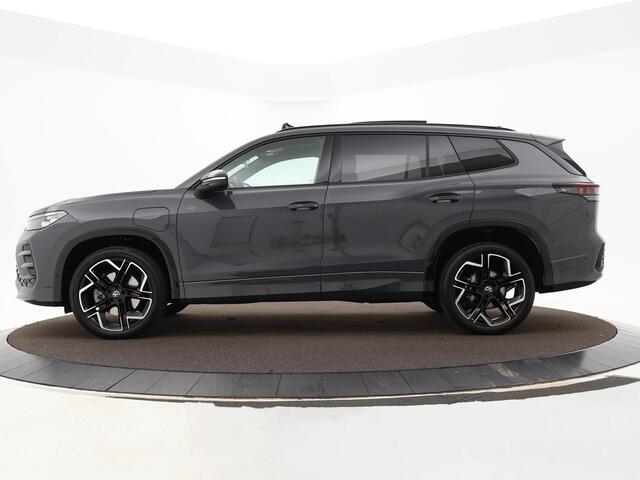 Volkswagen Tayron 1.5 eHybrid 272pk DSG R-Line Edition · Trekhaak · Panoramadak · Leder · Harman Kardon sound · Elektrische stoelen · 360 gr. Camera · Apple/Android Car Play · Head-Up Display · Garantie t/m 23-11-2029 of 100.000km