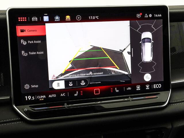 Volkswagen Tayron 1.5 eHybrid 204pk DSG Life Edition · SOH 100% · Camera · Inklap. Trekhaak · Stuur- & Stoelverwarming · Side Assist · Sfeerverlichting · ACC · Parkeerassistent ·