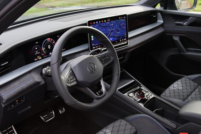 Volkswagen Tayron 1.5 eHybrid 272PK R-Line Black Style IQ.Light HD/Pano/Keyless/360/DCC/ACC/Dodehoek/20"/Trekhaak