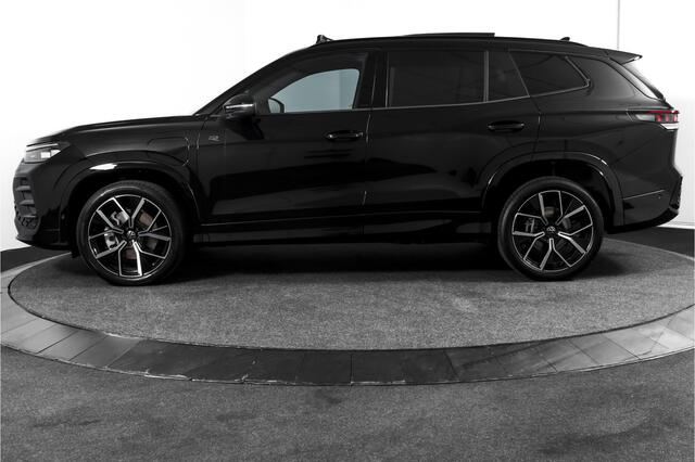 Volkswagen Tayron 1.5 eHybrid 272 PK R-Line Edition | Black Style Pakket | S/K-Panodak | Elek. Trekhaak | Dig. Cockpit | Adapt. Cruise | Stoel-+Stuurverw. | Camera | App. Connect | ECC | Elek. Klep | LM 20" | 5694