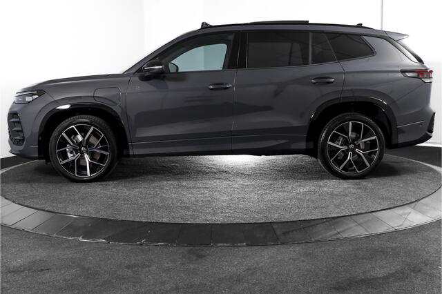 Volkswagen Tayron 1.5 eHybrid 272 PK R-Line Edition | Black Style Pakket | S/K-Panodak | Elek. Trekhaak | Dig. Cockpit | Adapt. Cruise | Stoel-+Stuurverw. | Camera | App. Connect | ECC | Elek. Klep | LM 20" | 5958