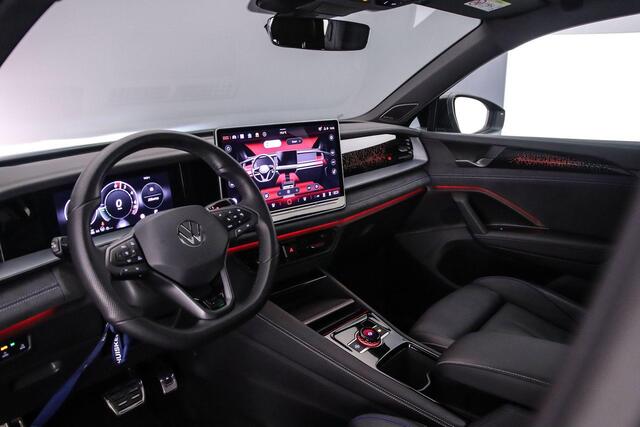 Volkswagen Tayron R-Line Edition 1.5 TSI eHybrid 272pk DSG Automaat Trekhaak, Panoramadak, Black Style, Adaptive cruise control, Elektrische achterklep, Harman Kardon audio
